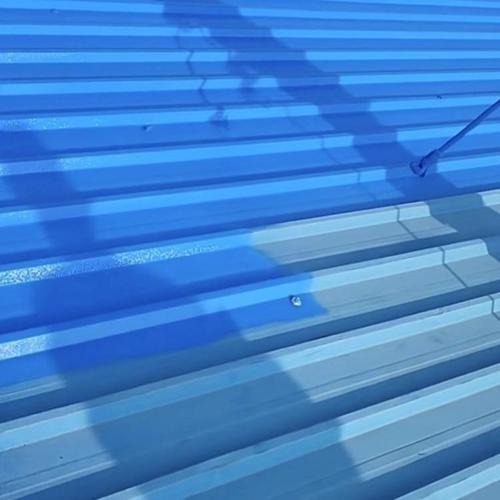 彩鋼瓦屋頂翻新用什么漆好？彩鋼瓦翻新用什么漆不起皮？